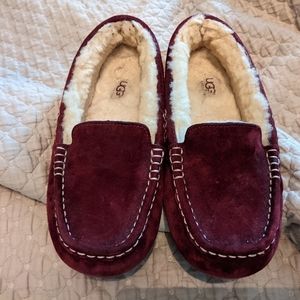 Ugg Shearling Moccasin Slippers: Size 7
